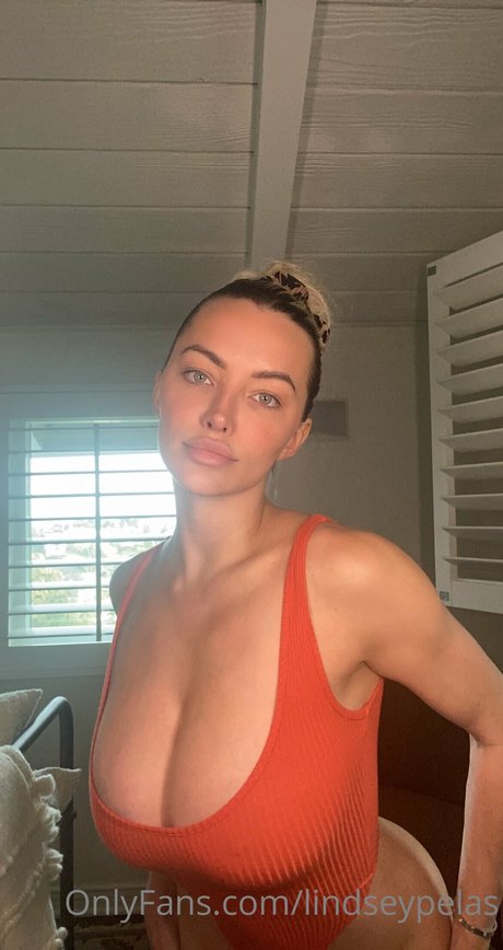 Lindsey Pelas