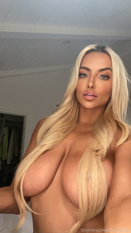 Lindsey Pelas