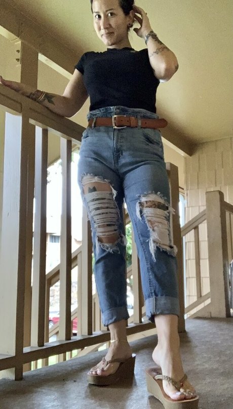 Kimkissesfootgoddess