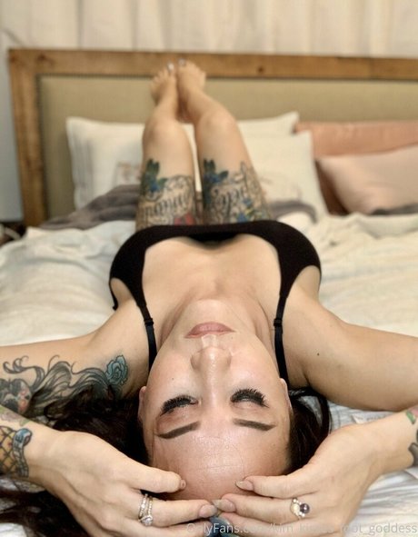 Kimkissesfootgoddess