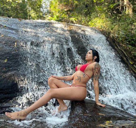 Foto di nudo di fuga di OnlyFans di Emanuelle Amaral