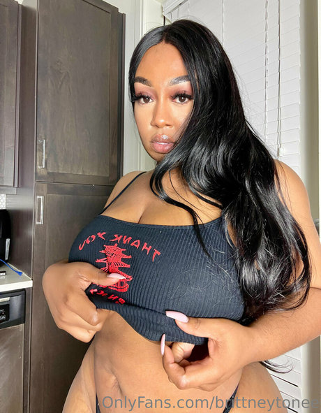 Brittneytonee
