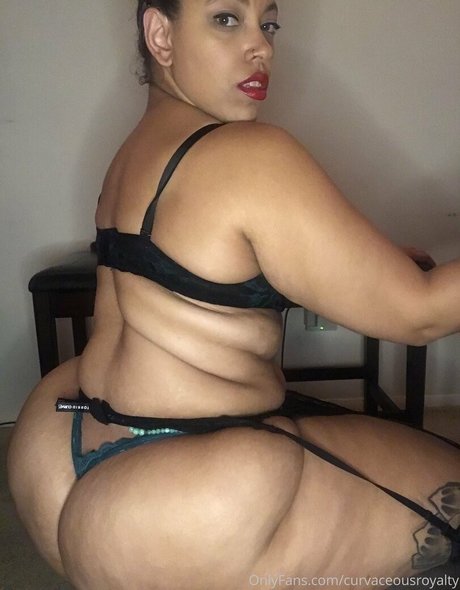 Curvaceousroyalty