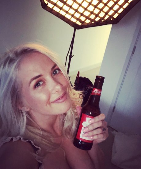 Foto di nudo di fuga di OnlyFans di Elizzabeth James