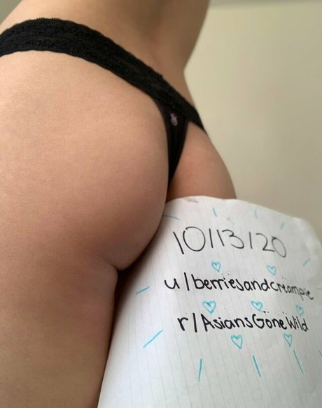 Foto di nudo di fuga di OnlyFans di Berriesandcreampie