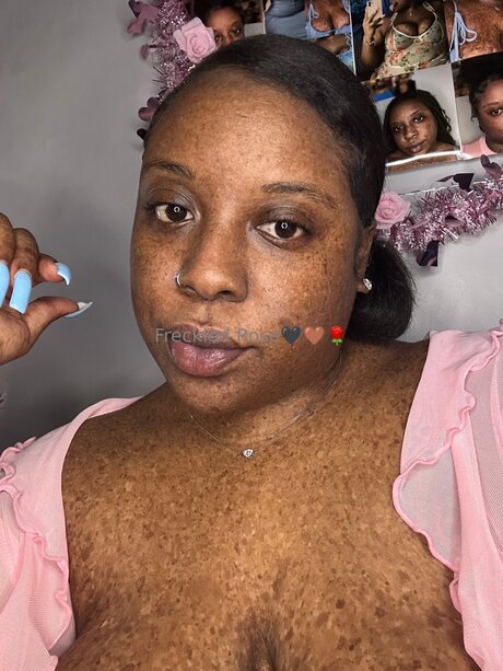 Foto di nudo di fuga di OnlyFans di Freckledfantasy5