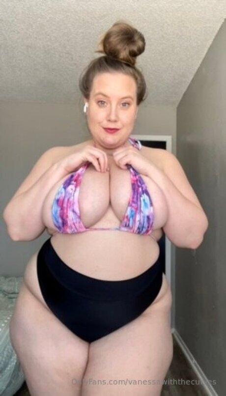 Vanessawiththecurves