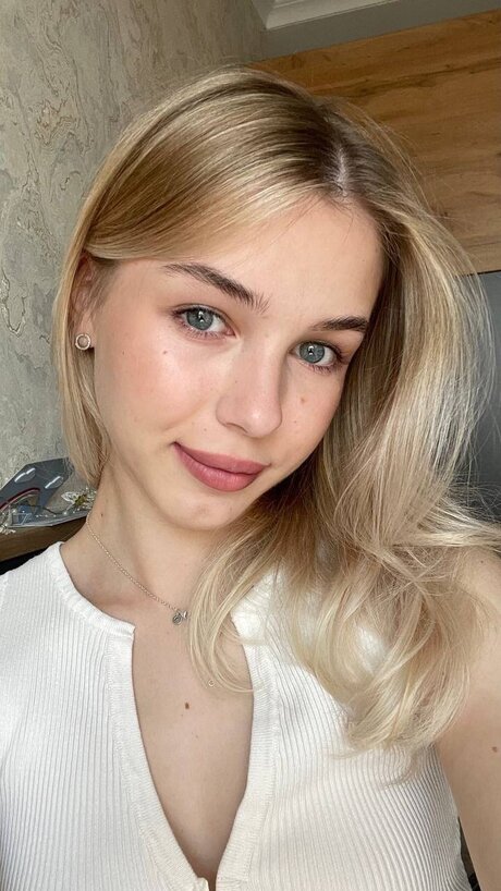 Foto di nudo di fuga di OnlyFans di U472461121