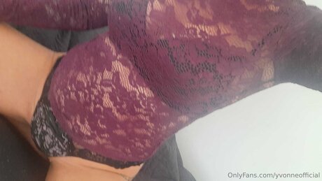Foto di nudo di fuga di OnlyFans di Yvonneofficial