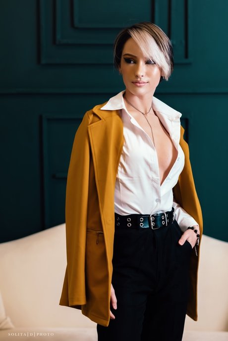 Thedaberrytwins Alex And Leah