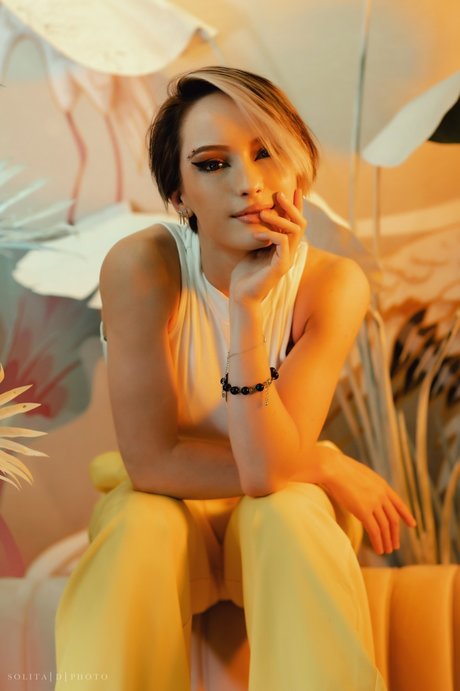 Thedaberrytwins Alex And Leah