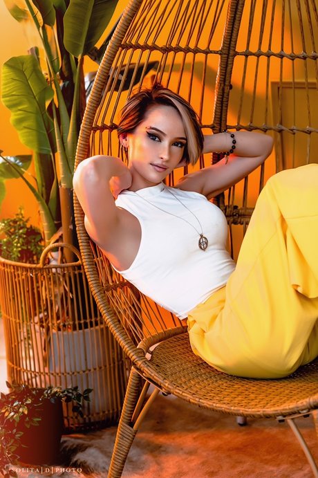 Thedaberrytwins Alex And Leah