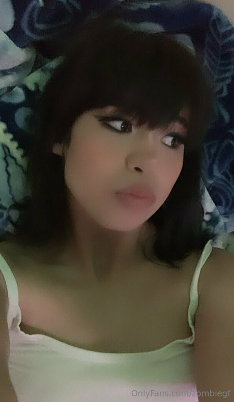 Foto di nudo di fuga di OnlyFans di Zombiegf