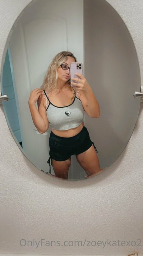 Zoeykatexo2