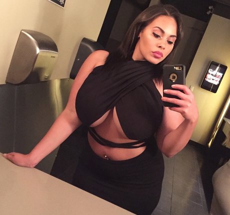 Foto di nudo di fuga di OnlyFans di Qweeniesw0rld