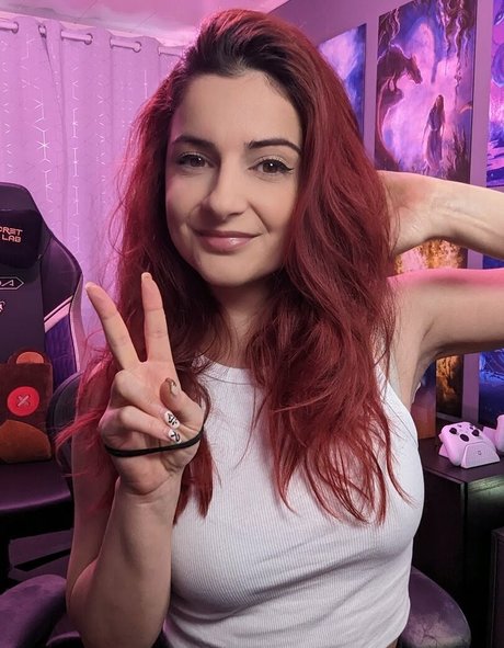 Anniefuchsia