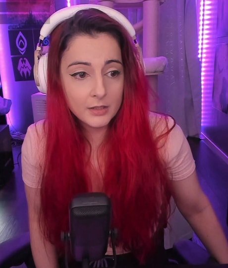 Anniefuchsia