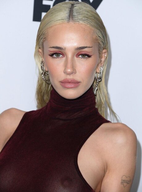 Delilah Hamlin