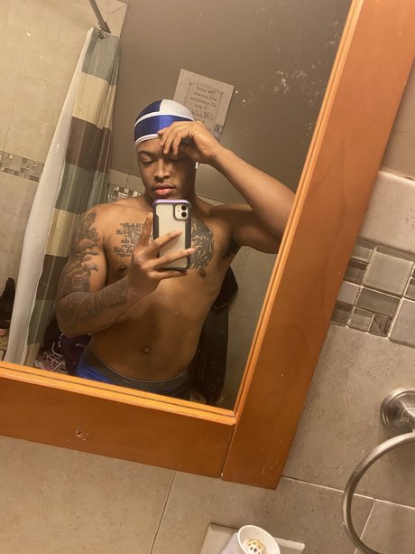 Foto di nudo di fuga di OnlyFans di Xclusive