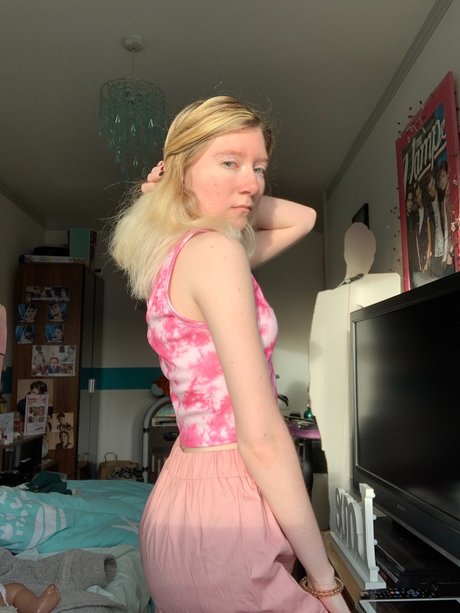 Louise Sheene Official