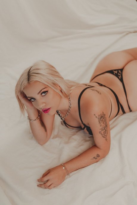 Foto di nudo di fuga di OnlyFans di Valentina