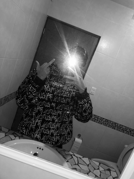 Foto di nudo di fuga di OnlyFans di Milan Sanbra