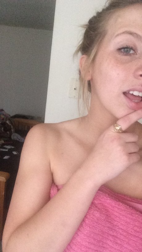 Foto di nudo di fuga di OnlyFans di Maddie 