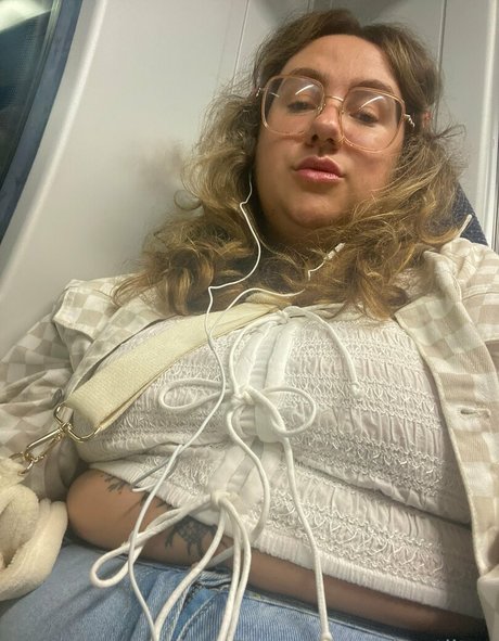 Foto di nudo di fuga di OnlyFans di Parisstilton