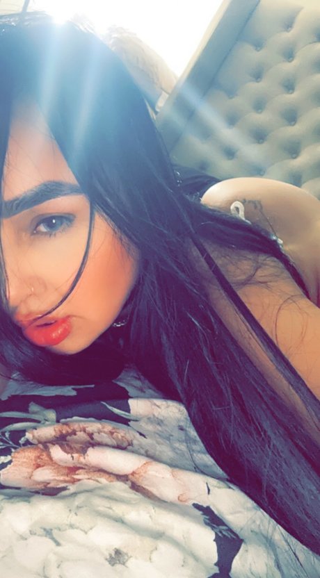 Foto di nudo di fuga di OnlyFans di Officialelaiine