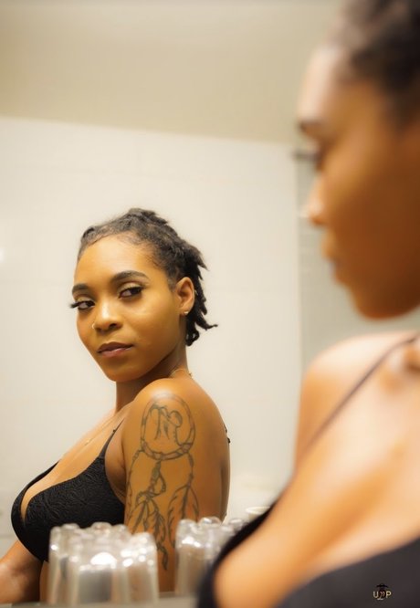 Foto di nudo di fuga di OnlyFans di Spice