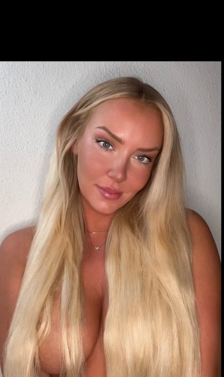 Foto di nudo di fuga di OnlyFans di Mariah May