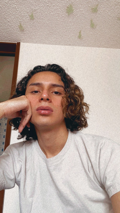 Foto di nudo di fuga di OnlyFans di Aris