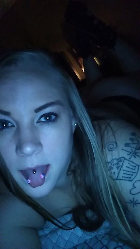 Foto di nudo di fuga di OnlyFans di Marilyn Kash