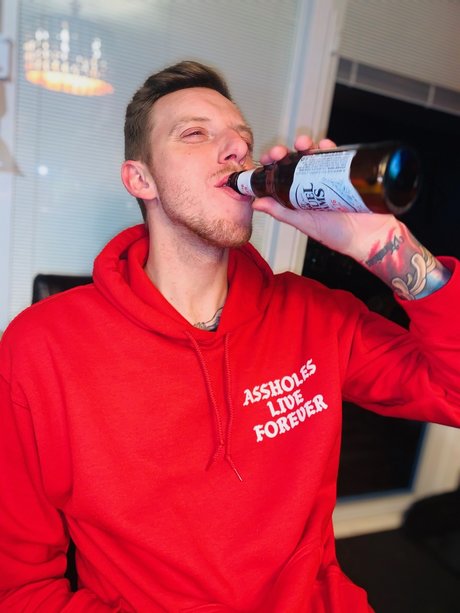 Foto di nudo di fuga di OnlyFans di Mat Mathews