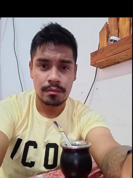 Foto di nudo di fuga di OnlyFans di Hot Boy 