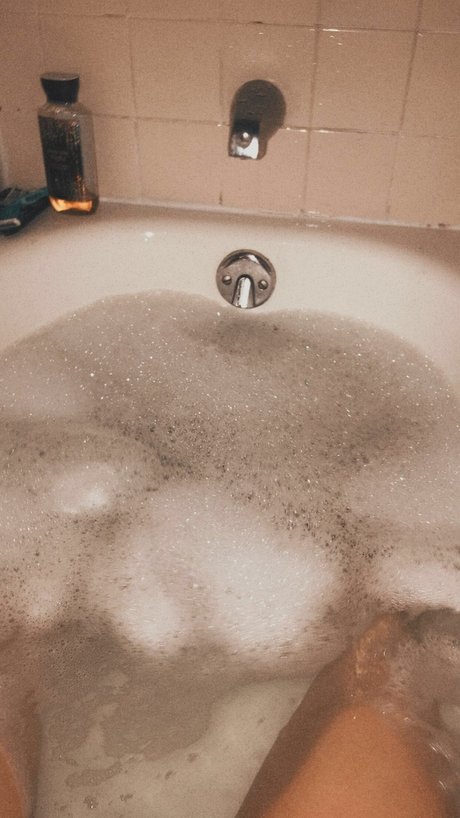 Foto di nudo di fuga di OnlyFans di May