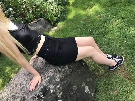 Mercedes Madelief Curiousgirl