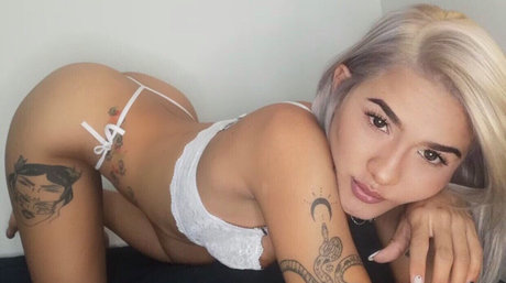 Foto di nudo di fuga di OnlyFans di  Bellaregann 