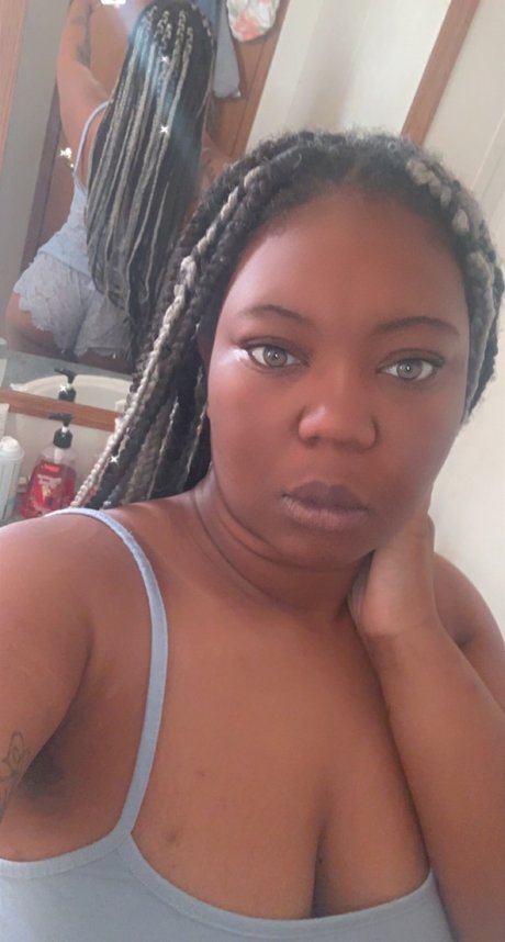 Foto di nudo di fuga di OnlyFans di Melanin Savage