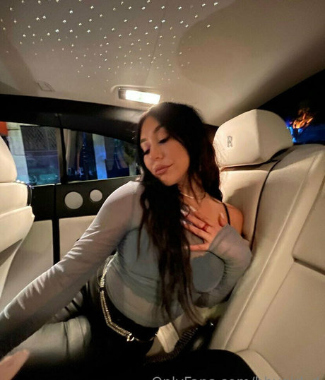 Foto di nudo di fuga di OnlyFans di Divinedaniela