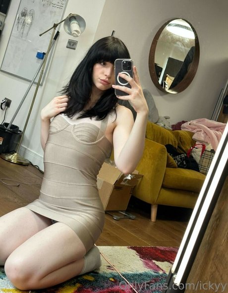 Foto di nudo di fuga di OnlyFans di Ickyypeach