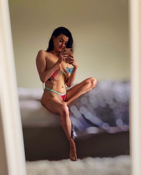 Foto di nudo di fuga di OnlyFans di Mia Snow 