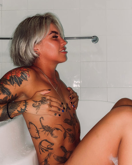 Foto di nudo di fuga di OnlyFans di Madi