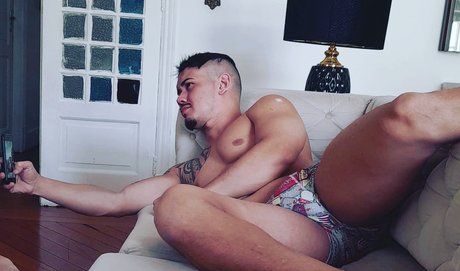 Foto di nudo di fuga di OnlyFans di Aslanfalcom
