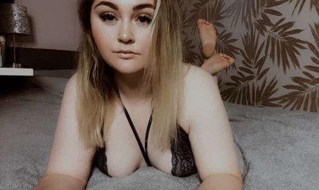 Foto di nudo di fuga di OnlyFans di Mikaela