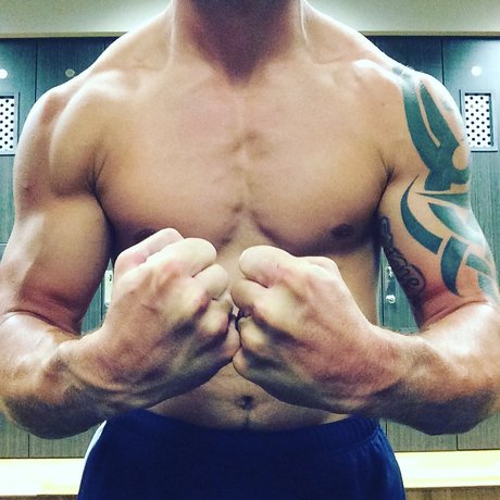 Foto di nudo di fuga di OnlyFans di Capt Hook