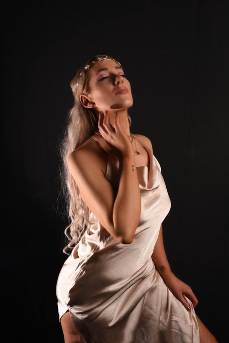 Foto di nudo di fuga di OnlyFans di Caroline Rose