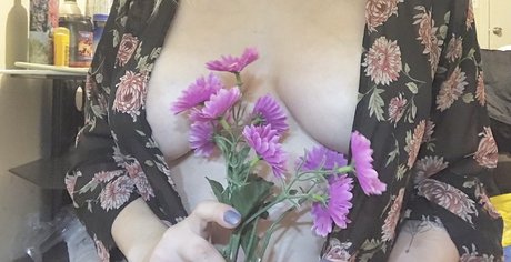 Foto di nudo di fuga di OnlyFans di Moannlight