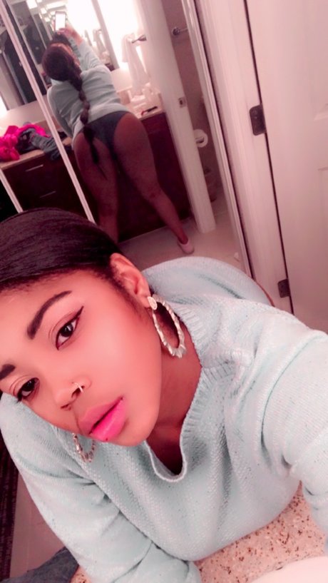 Foto di nudo di fuga di OnlyFans di Mona Lisa