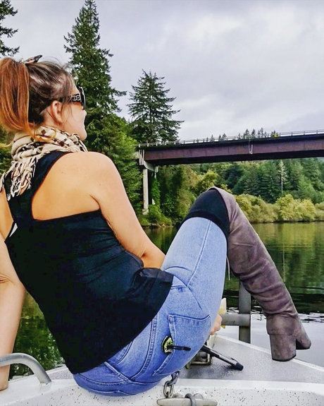 Inappropriatefishingchickocean